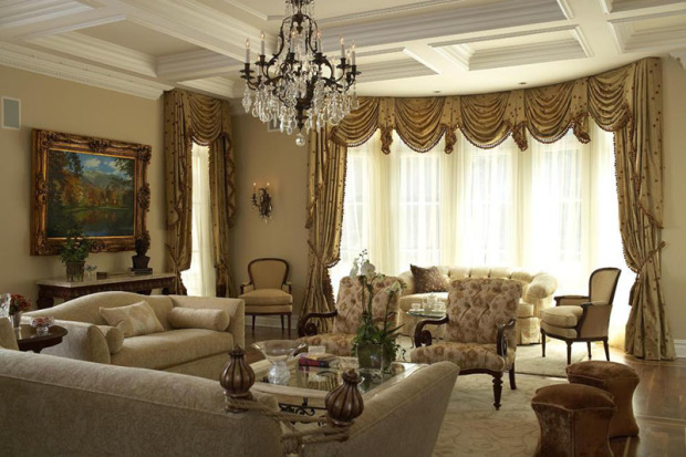Dekoracje w salonie w klasycznym stylu